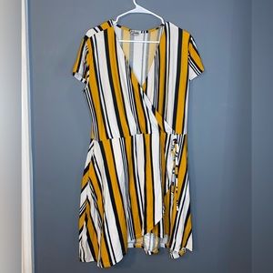 Yellow, White and Navy Blue Tie Dress | Women’s Size 2X